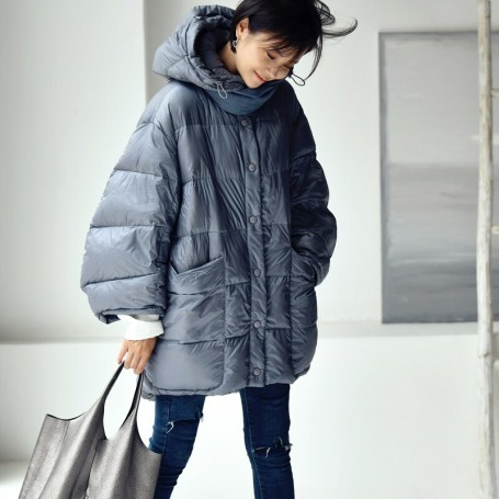 Literature and art leisure Loose short in front and long in back Thin and light White duck down hooded Down