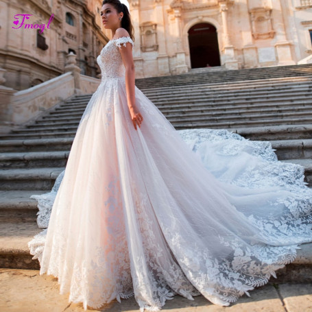 Charming Boat Neck Button A-Line Wedding Dresses 2023 Luxury Beaded Appliques Lace Court Train Princess Bridal Gown