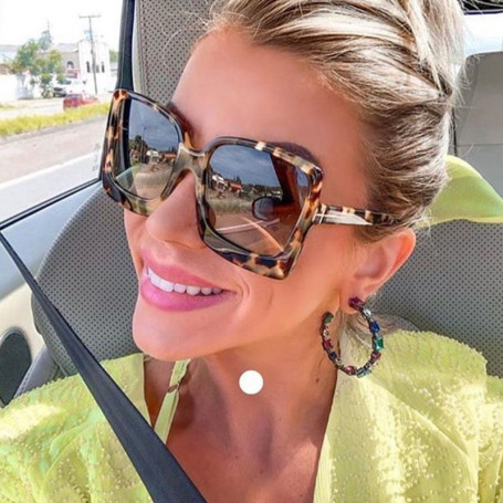 New Fashion Oversized Women Sunglasses Brand Designer Plastic Big Frame Gradient UV400