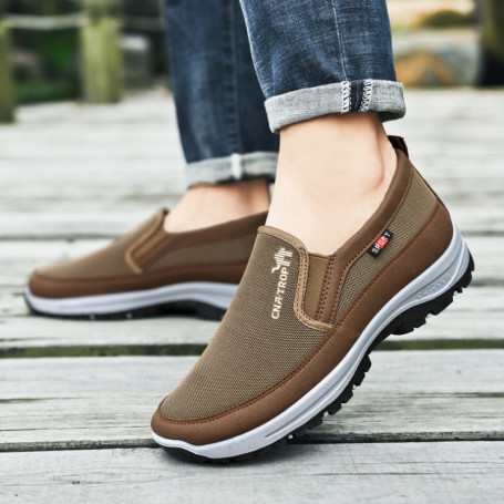 Loafers Men Sneakers Mesh Breathable Non-Slip Slip On Vulcanized Shoes Soft Sole Solid Color Comfortable Water Shoes