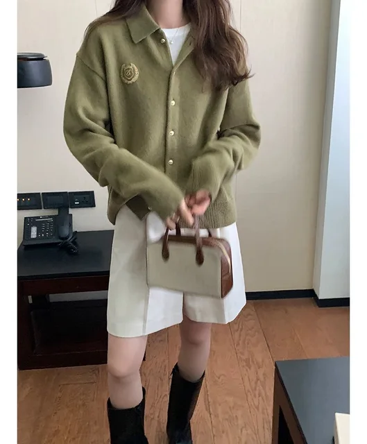 Women's embroidery high-end lapel sweater knitted cashmere sweater Women's lapel cardigan long sleeved new cashmere sweater