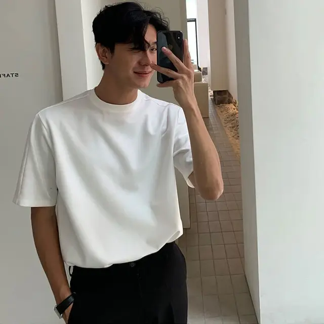 Men Short Sleeved  T-shirt Versatile and Niche Temperament Round Neck Solid Color Bottom Shirt Cotton T Korean Version Trend
