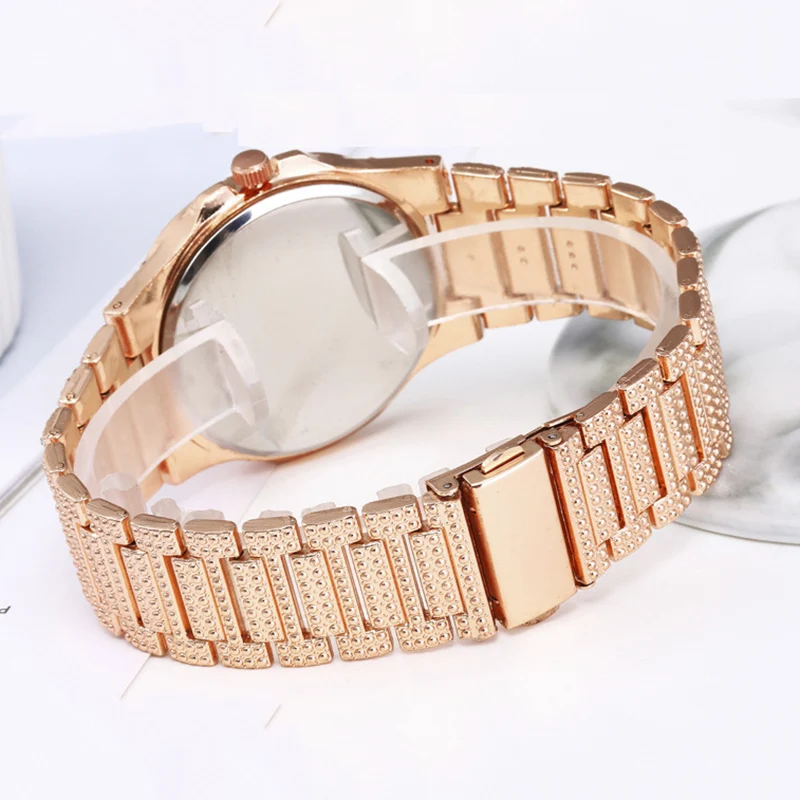 Fashion Diamond Quartz Watch for Men Women Bracelet Jewelry Hand Clock Calendar Unisex Golden Luxury Designer Wristwatch