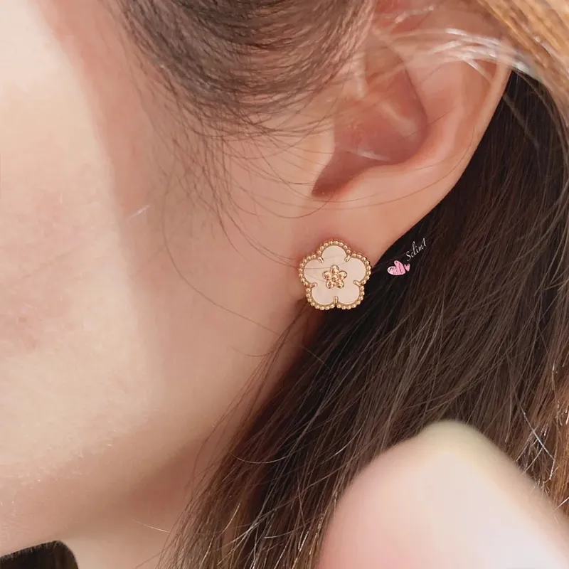 Hot Sale Summer Holiday Sweet Flower Blossom Earrings Pop Luxury Brand Jewelry Ladies Good Quality Ear Beat Banquet Party Gift