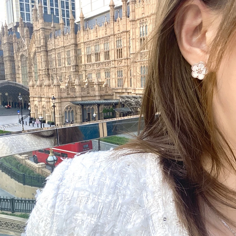 Hot Sale Summer Holiday Sweet Flower Blossom Earrings Pop Luxury Brand Jewelry Ladies Good Quality Ear Beat Banquet Party Gift