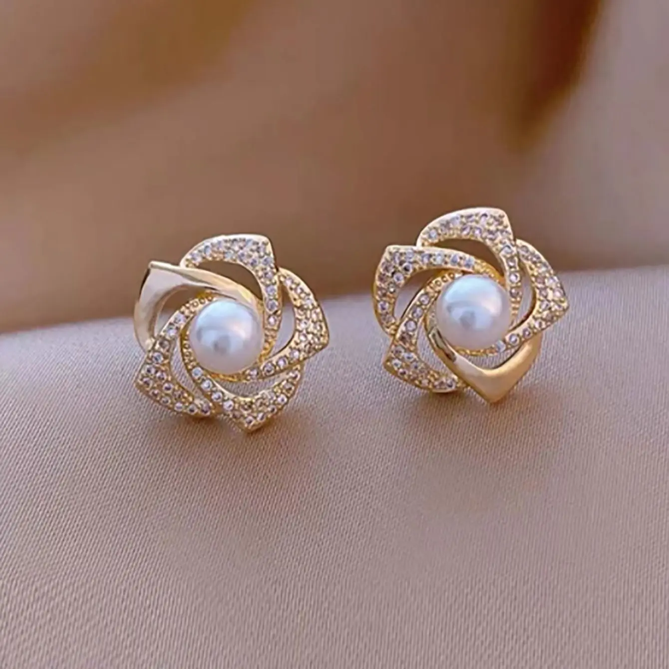 Korean Exquisite Pearl Flower Stud Earrings For Women Full Rhinestone Flower Earrings Girls Wedding Party Fashion Jewelry Gifts