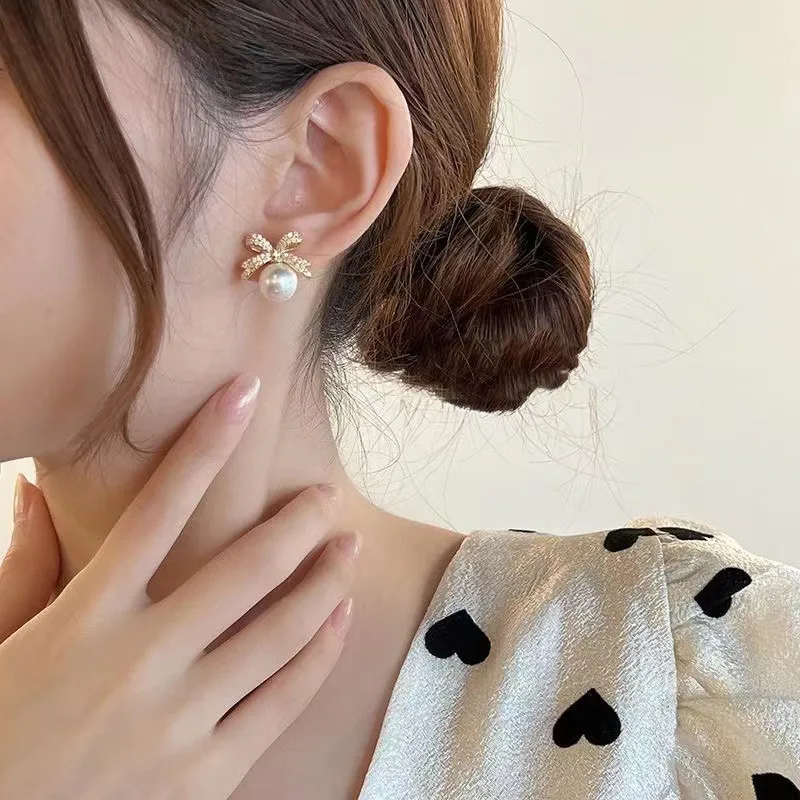 New Style Temperament White Color Wedding Bow Stud Earrings for Women Rhinestone Bowknot Ball Earring Girls Party Jewelry