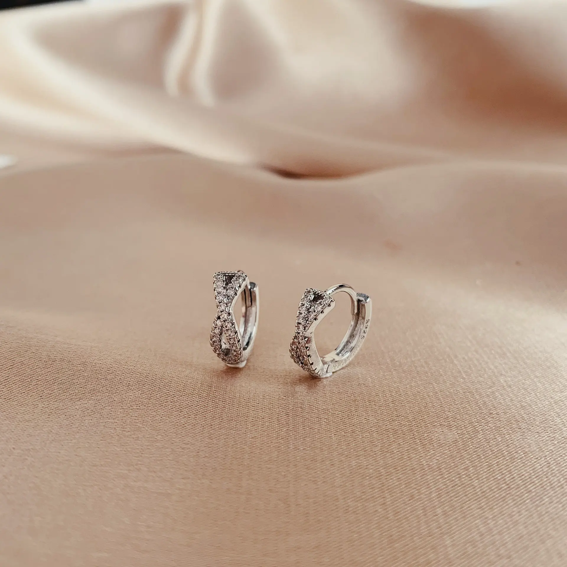 LByzHan 100% Real 925 Sterling Silver Dainty Small Zircon Inlaid Round Circle Hoop Earrings for Women Silver Earrrings Jewelry
