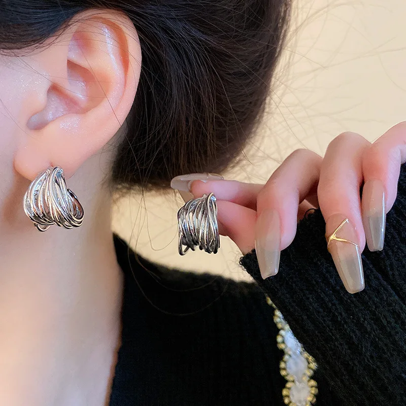 XIALUOKE Punk Metal Hollow Out Winding Geometric Stud Earrings For Women Personality Minimalist Golden Earrings Party Jewelry