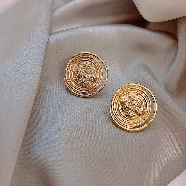 Vintage Gold Color Round Buttons Shaped Stud Earrings For Women Personality Simple Design Metal Young Girls Party Jewelry N545