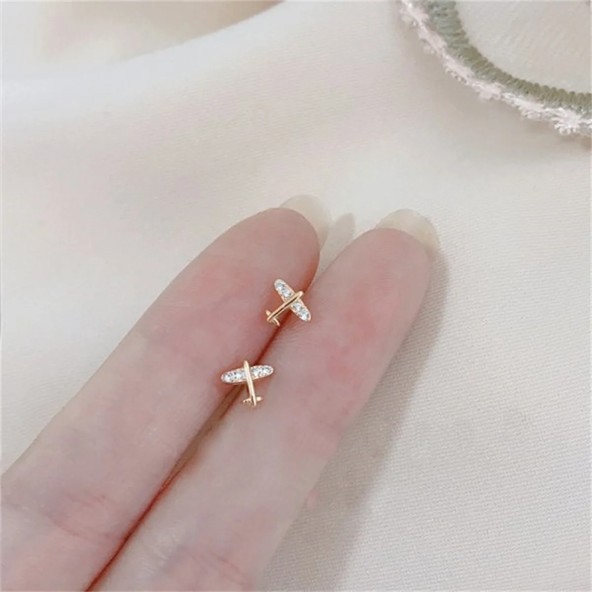 Mini Simple Geometric Cross Stud Earrings for Women Girls Hollow Rose Flower Earring Korean Piercing Jewelry Gifts Accessories