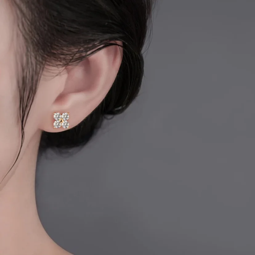 WOMEN 0.8ct D Color Moissanite Clover Stud Earrings 925 Sterling Silver Sparkling Diamond Earring