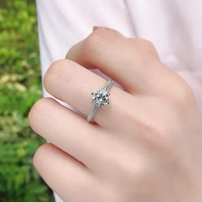 Women Fine Jewelry 18K White Gold Ring Round Sparkling 1 Carat VVS1 D Color Moissanite Diamond Rings Wedding Accessories