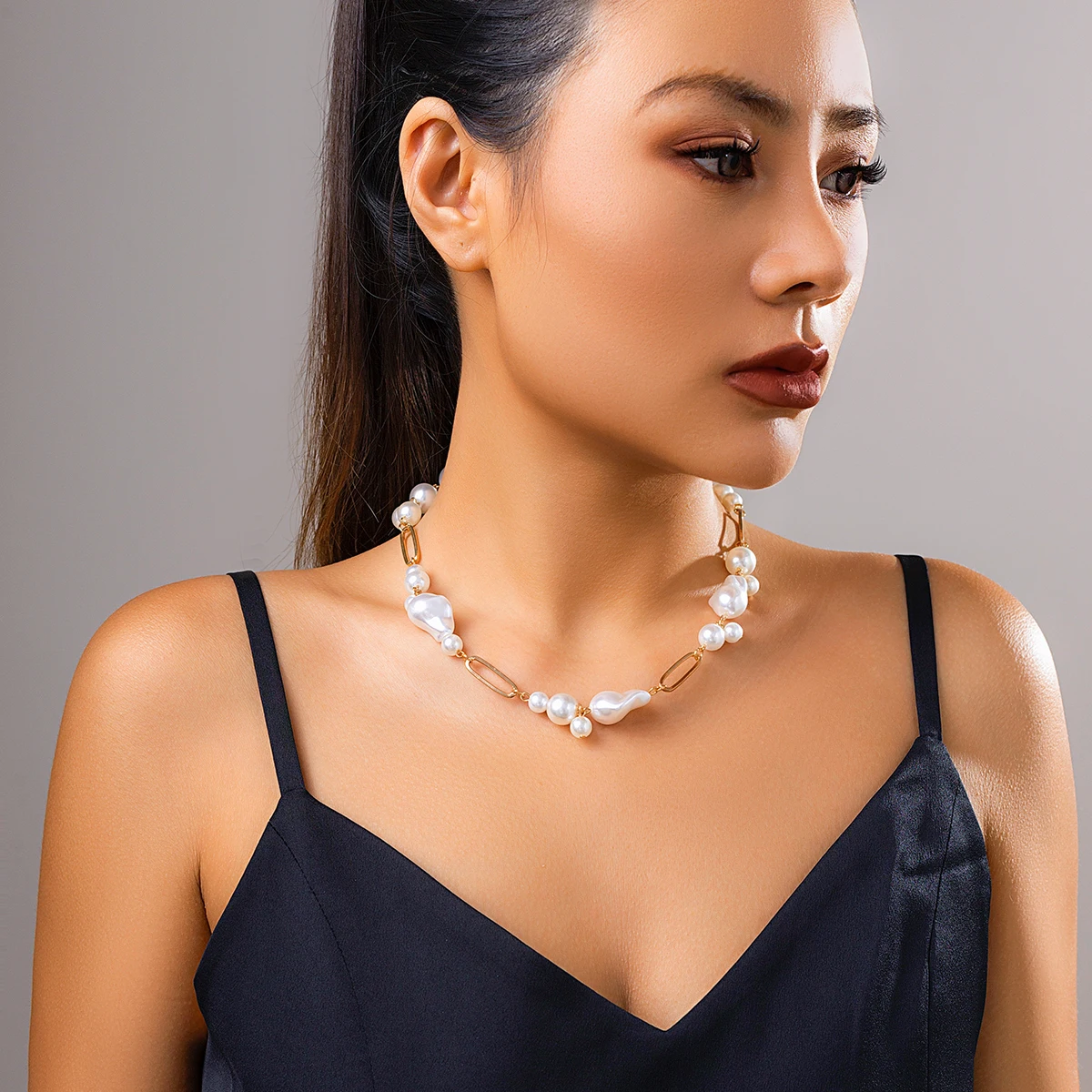 Goth Temperament Irregular Imitation Pearl Clavicle Chain Neckalce for Women Wed Bridal Elgeant Bead Pendant Choker Y2K Jewelry