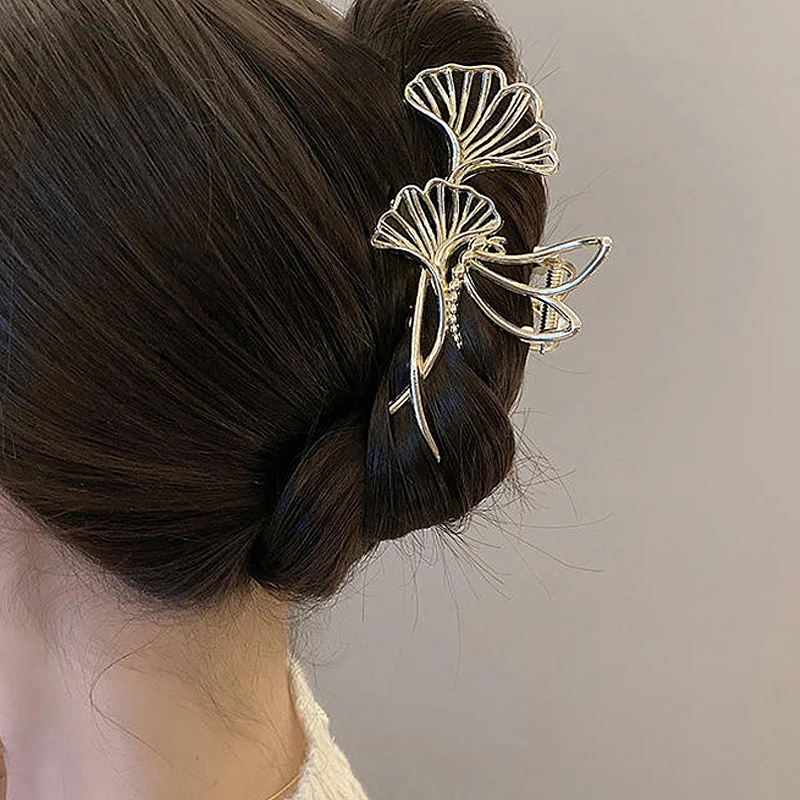 Oversized Pearl Wave Grab Clip Women Headdress Hair Clip With Large Hair Volume High-End Sense Metal Shark Clip On The Back