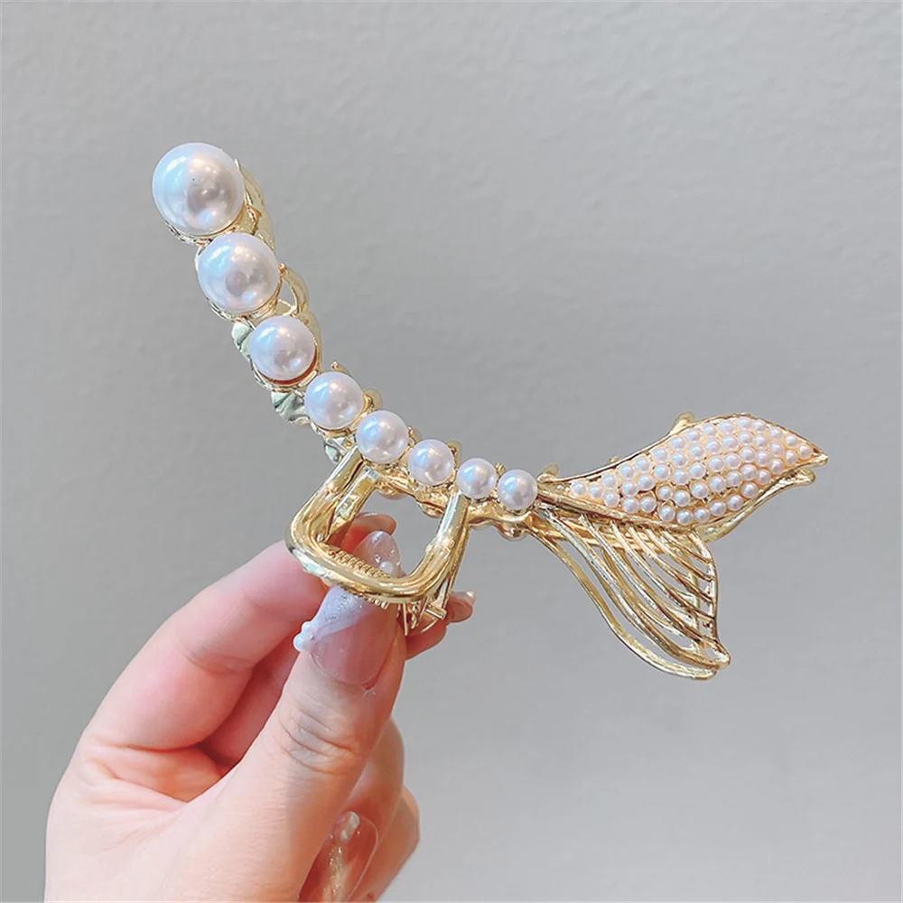 Metal Hair Claw Crab Clip for Women Girls Korean Non Slip Big Geometric Barrette Shark Clip Hairpin Head Pearl Hair Accessories