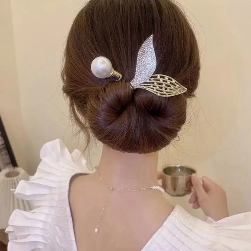 Fashion Elegant Butterfly Flower Hair Stick Hair Accessories Women Camellia Fish Tail Plate Lazy Person Headwear Hairpin Jewelry