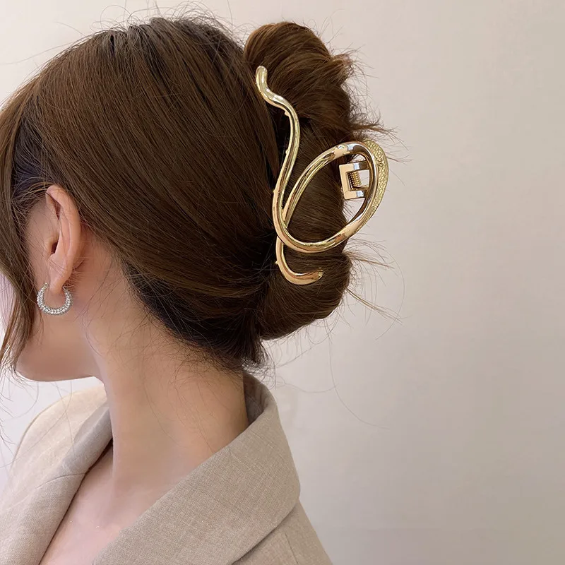 Women Metal Geometric Hair Claws Barrettes Elegant Hair Clips Crab Hollow Out Hairpin Headwear Accessories