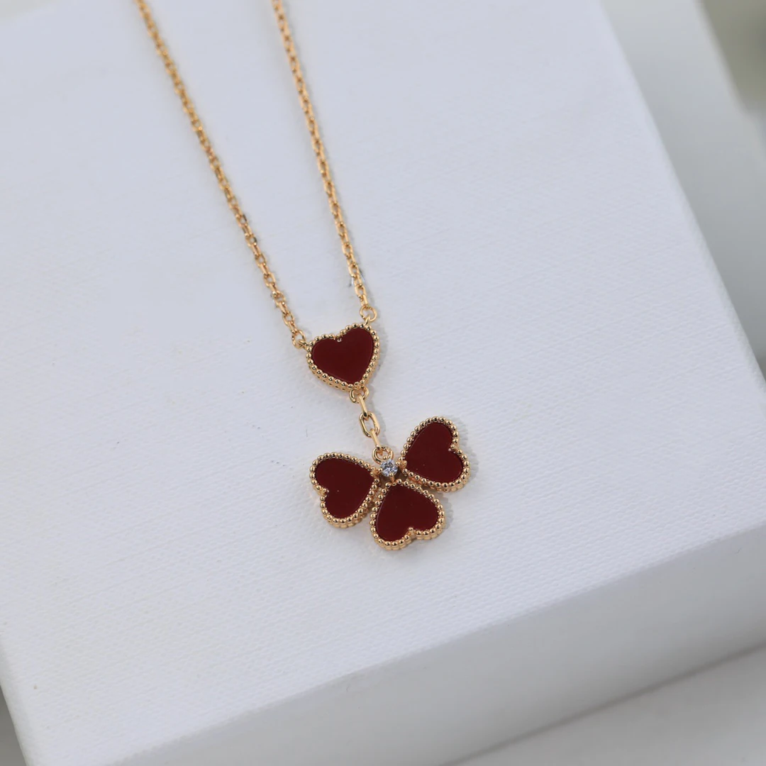 Sweet Sweetheart Love Necklace with Natural Stone Inlaid Electroplated 18K Gold Craft and Subgold Material gift