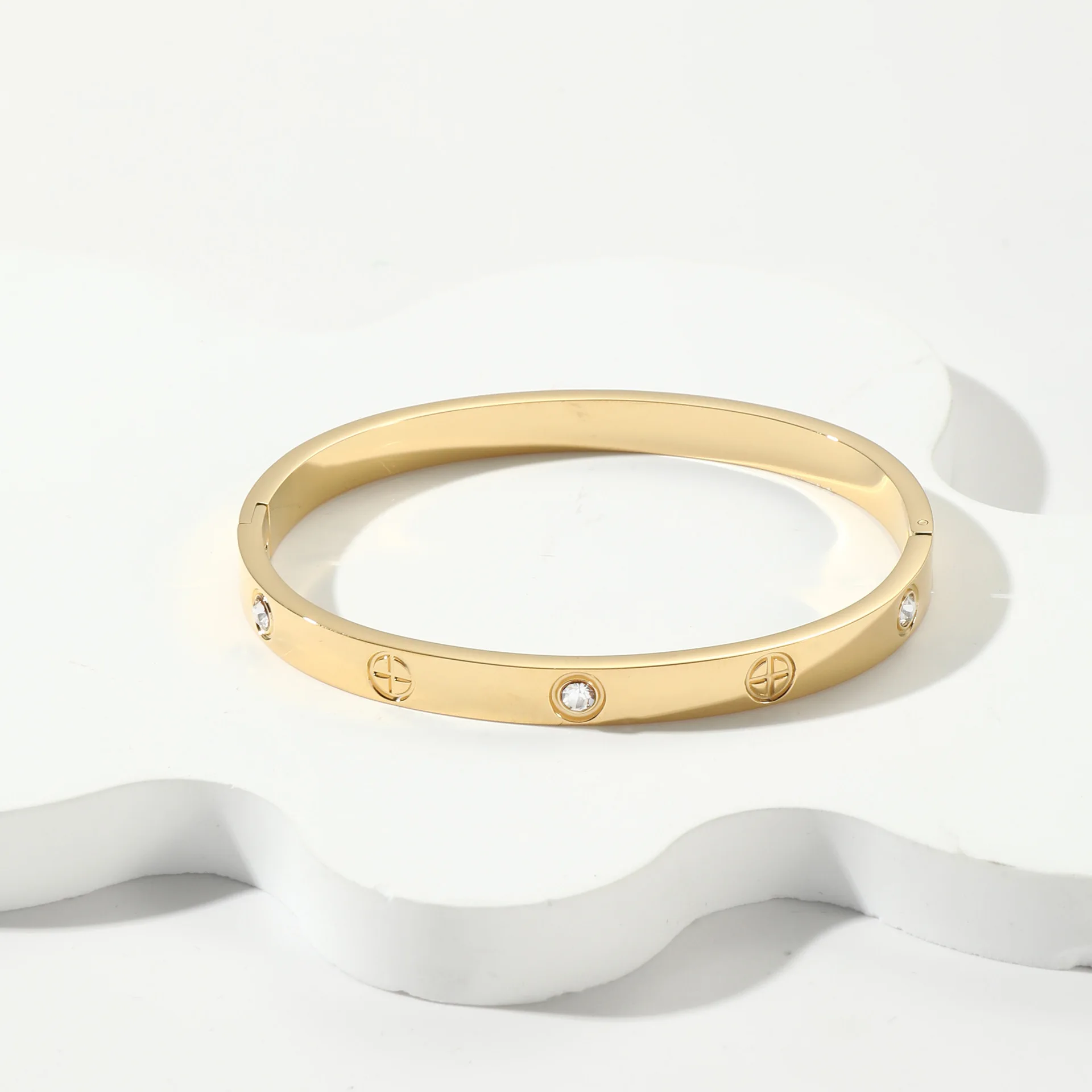 Fashion Cross Titanium Steel Bracelet with Zircons 18K Gold Plated Waterproof Jewelry Gift for Women Girlfriend Sisters Mother