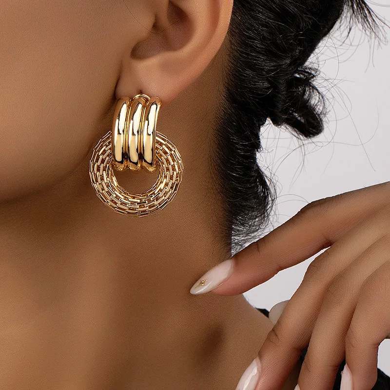 Exaggerated Retro Geometric Circle Metal Stud Earrings For Women Holiday Party Gift OL Fashion Jewelry Ear Accessories DE016