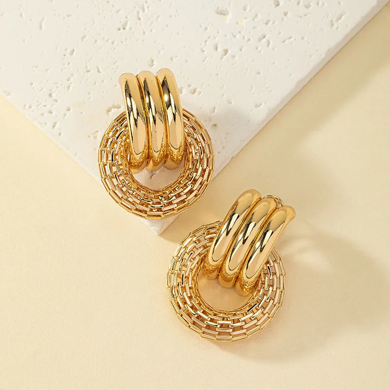 Exaggerated Retro Geometric Circle Metal Stud Earrings For Women Holiday Party Gift OL Fashion Jewelry Ear Accessories DE016