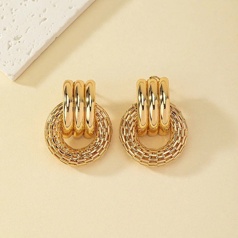 Exaggerated Retro Geometric Circle Metal Stud Earrings For Women Holiday Party Gift OL Fashion Jewelry Ear Accessories DE016
