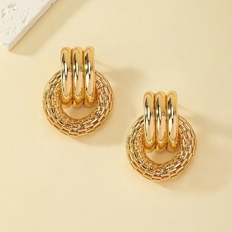 Exaggerated Retro Geometric Circle Metal Stud Earrings For Women Holiday Party Gift OL Fashion Jewelry Ear Accessories DE016