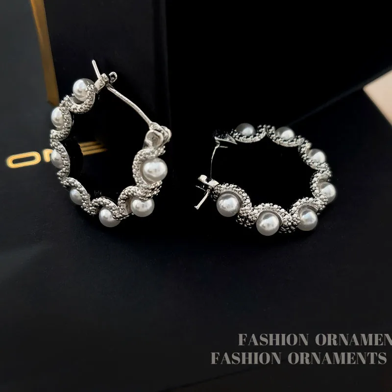 Modern Jewelry European and American Design Simulated Pearl Hoop Earrings For Women Trend New Hot Selling