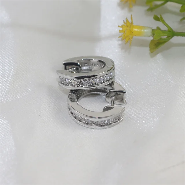 High-quality Round Zircon Earrings Are Fashionable, Classic And Beautiful. Give Your Friends Holiday Jewelry Gifts Wholesale