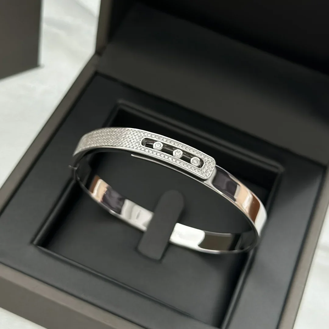 S925 Sterling Silver Material Classic Full Diamond Women's Bracelet Moving stones. Exquisite gift. Luxury jewelry