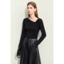 Amii Minimalism Sweaters For Women 2024 Autumn New Simple Commuter Asymmetrical Diagonal V-neck Long Sleeve Slim Tops 12423001