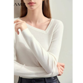 Amii Minimalism Sweaters For Women 2024 Autumn New Simple Commuter Asymmetrical Diagonal V-neck Long Sleeve Slim Tops 12423001