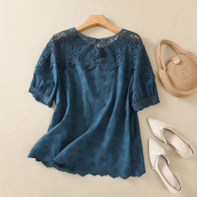 Embroidery hollow short-sleeved cotton shirt female summer new Korean fashion elegant lace splicing round neck casual blouse